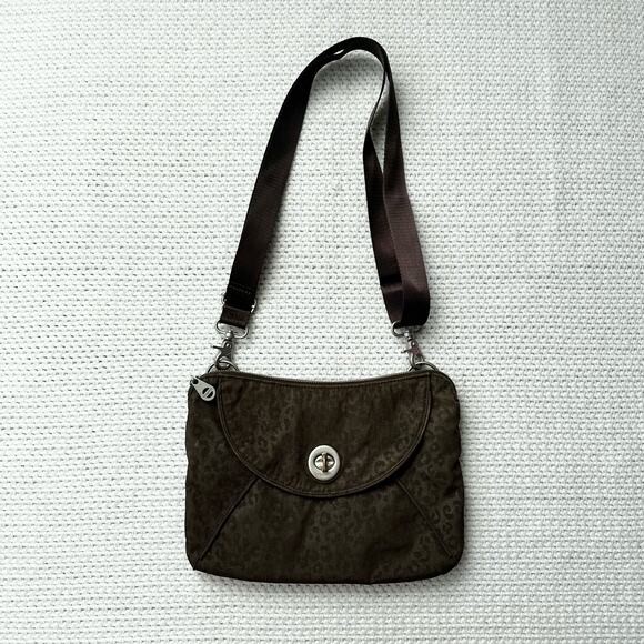 Baggalini Rio Brown Cheetah Crossbody Turnlock Flap Water Resistant Nylon Bag - Picture 1 of 9